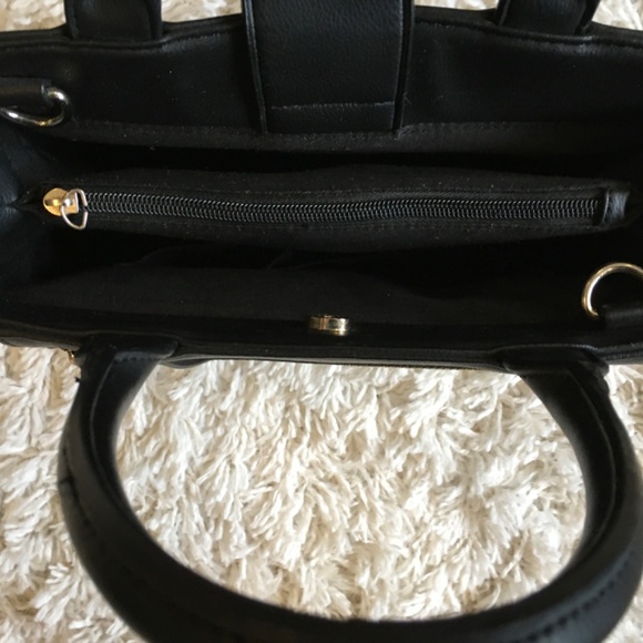 👜✨ GUESS PURSE AND MATCHING WALLET SET - Picture 2 of 5